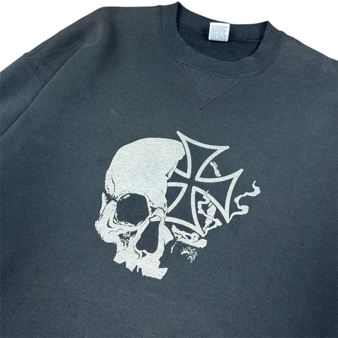 STORMRIDERS VINTAGE SKULL & CROSS CROPPED SWEATER